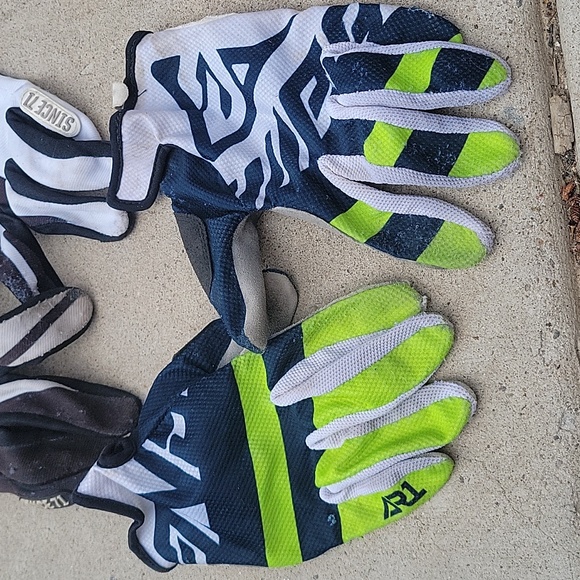 Answer and MSR dirt bike gloves - Picture 3 of 6
